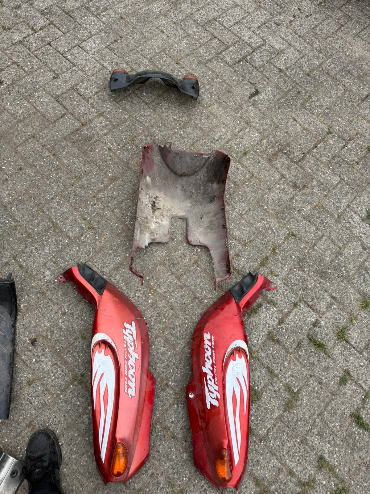 Rode typhoon kappenset compleet, Ophalen of Verzenden