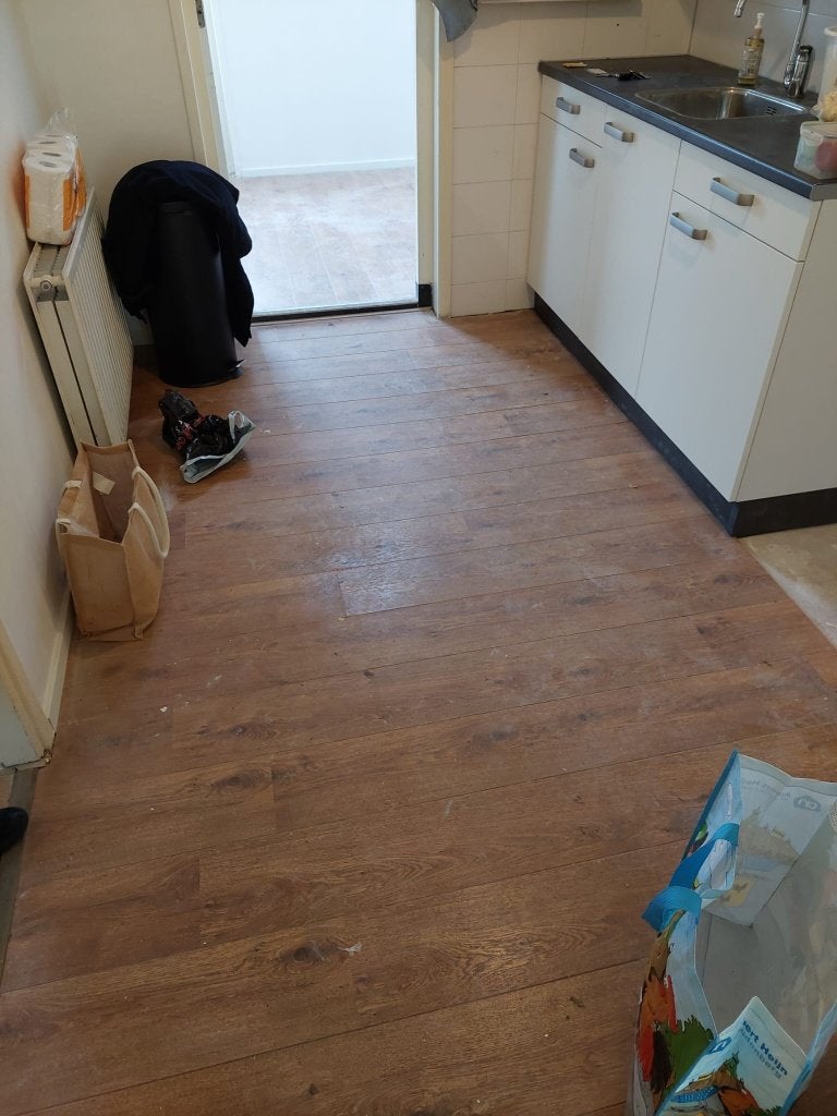 Ca. 47m2 kliklaminaat, Ophalen, Gebruikt, 25 tot 50 m², Beige