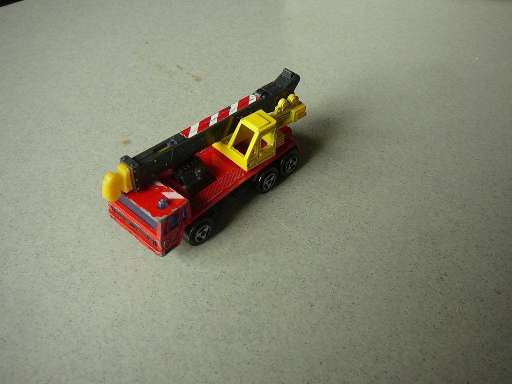 majorette no. 228 mobile kraan saviem grue, Hobby en Vrije tijd, Modelauto's | Overige schalen, Ophalen of Verzenden, Gebruikt