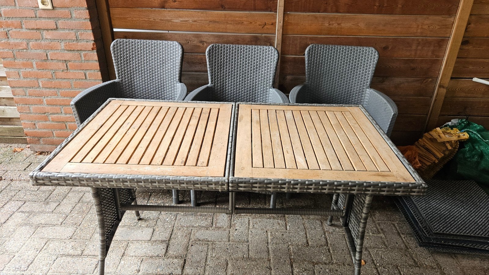 Wicker tuintafel met houten blad - 130x70cm, Ophalen, Gebruikt, Rechthoekig, Wicker
