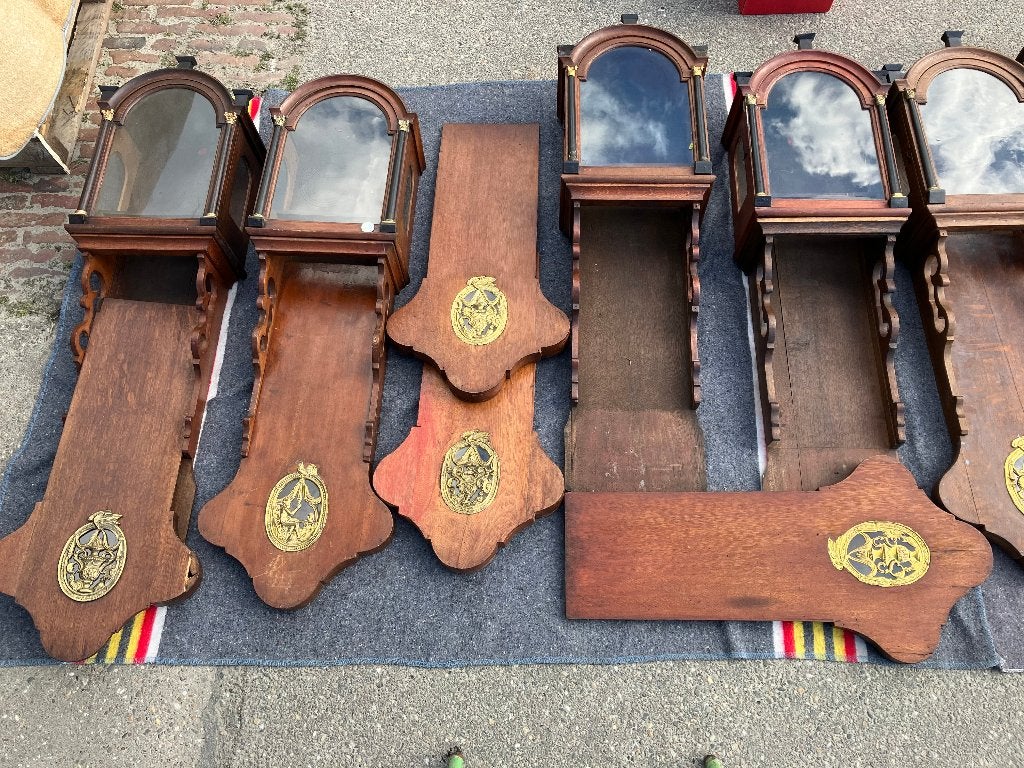 Verzameling oude Friese staartklokken., Ophalen