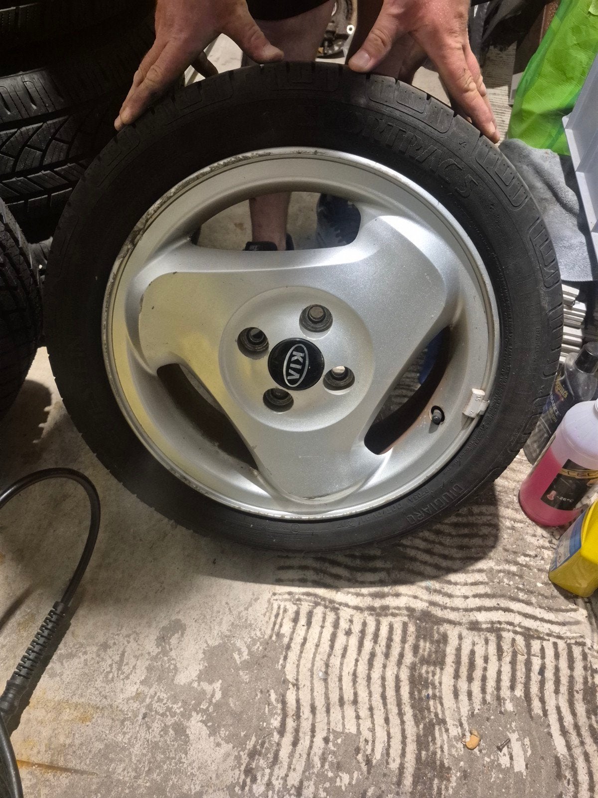 Originele Kia velgen met banden (aan vervanging toe), Ophalen, Gebruikt