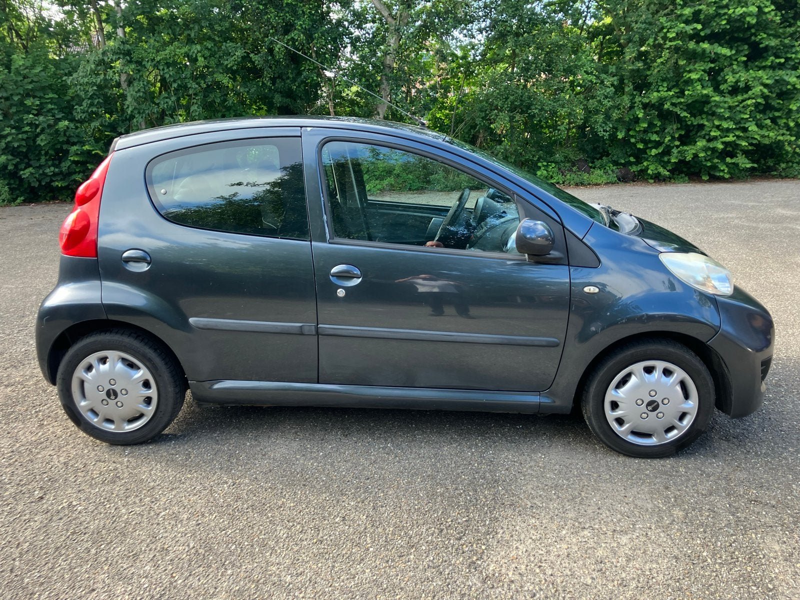 Peugeot 107 1.0 12V 5DR 2010 Grijs Met nieuwe APK, Auto's, Voorwielaandrijving, Elektrische ramen, 4 stoelen, 68 pk