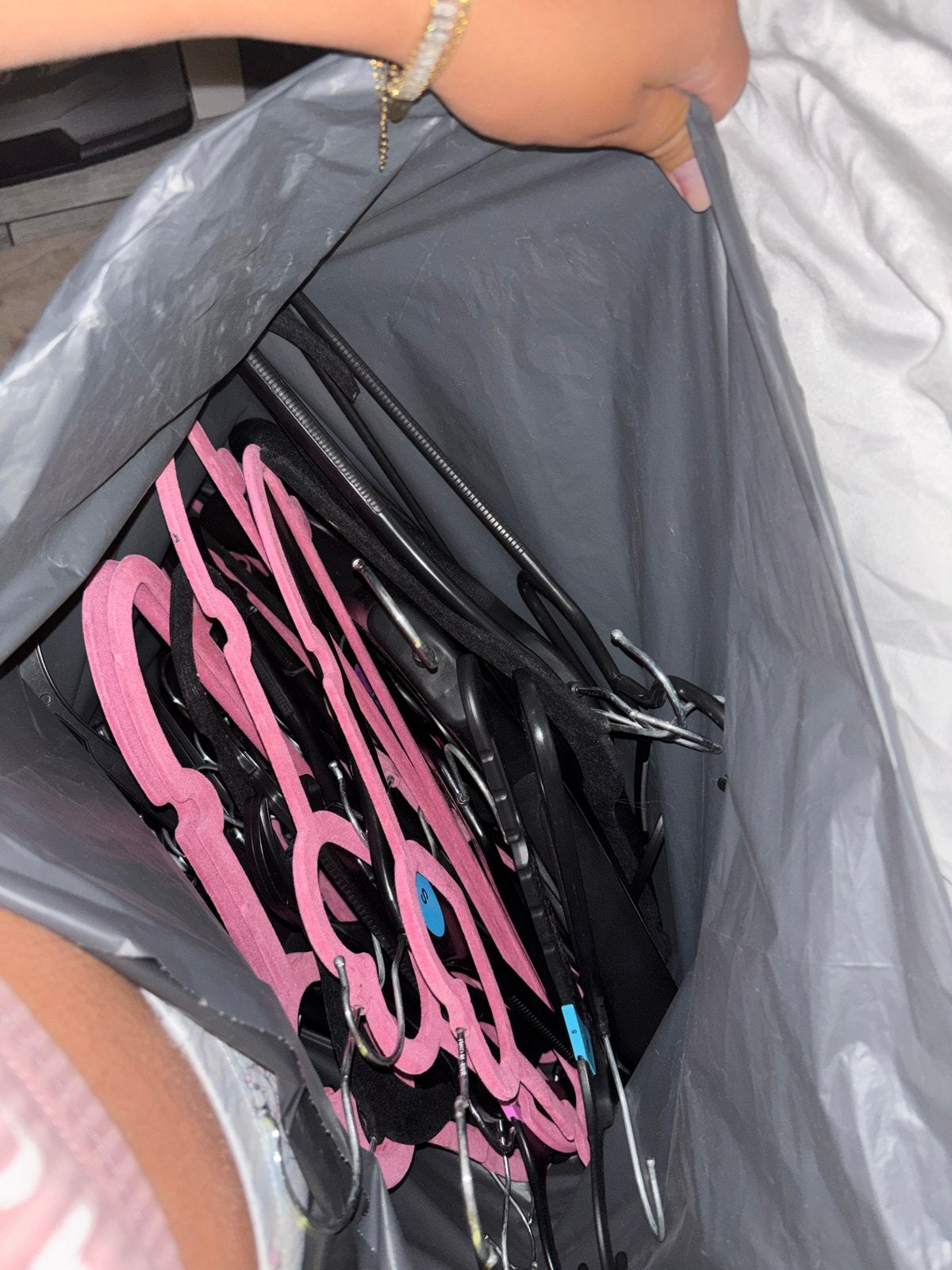 Grote partij kledinghangers (ca. 70 stuks) - Roze & Zwart, Ophalen, Gebruikt, Fluweel, Volwassenen