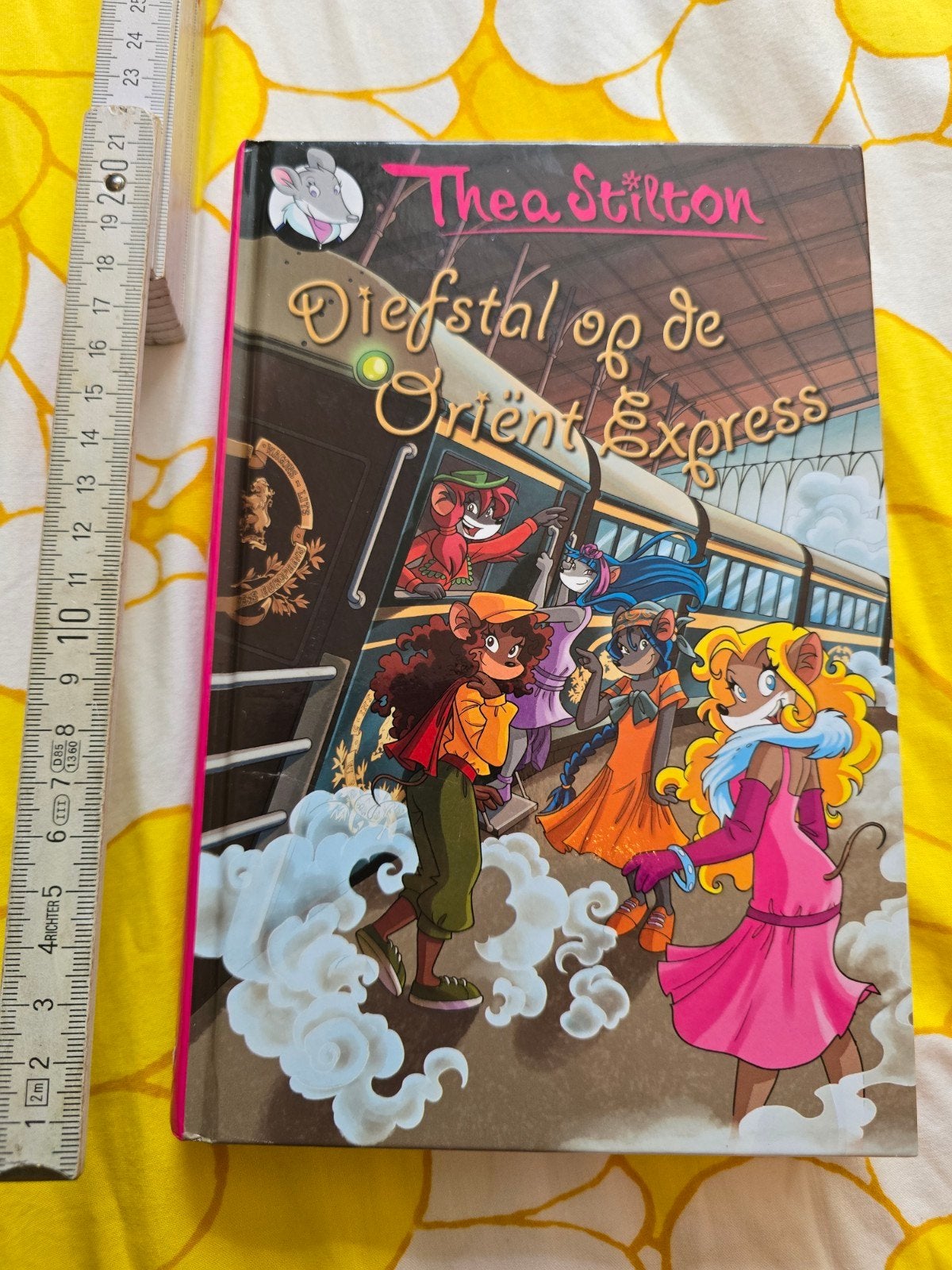 Thea Stilton: Diefstal op de Oriënt Express, Boeken, Ophalen of Verzenden, Zo goed als nieuw, Thea Stilton