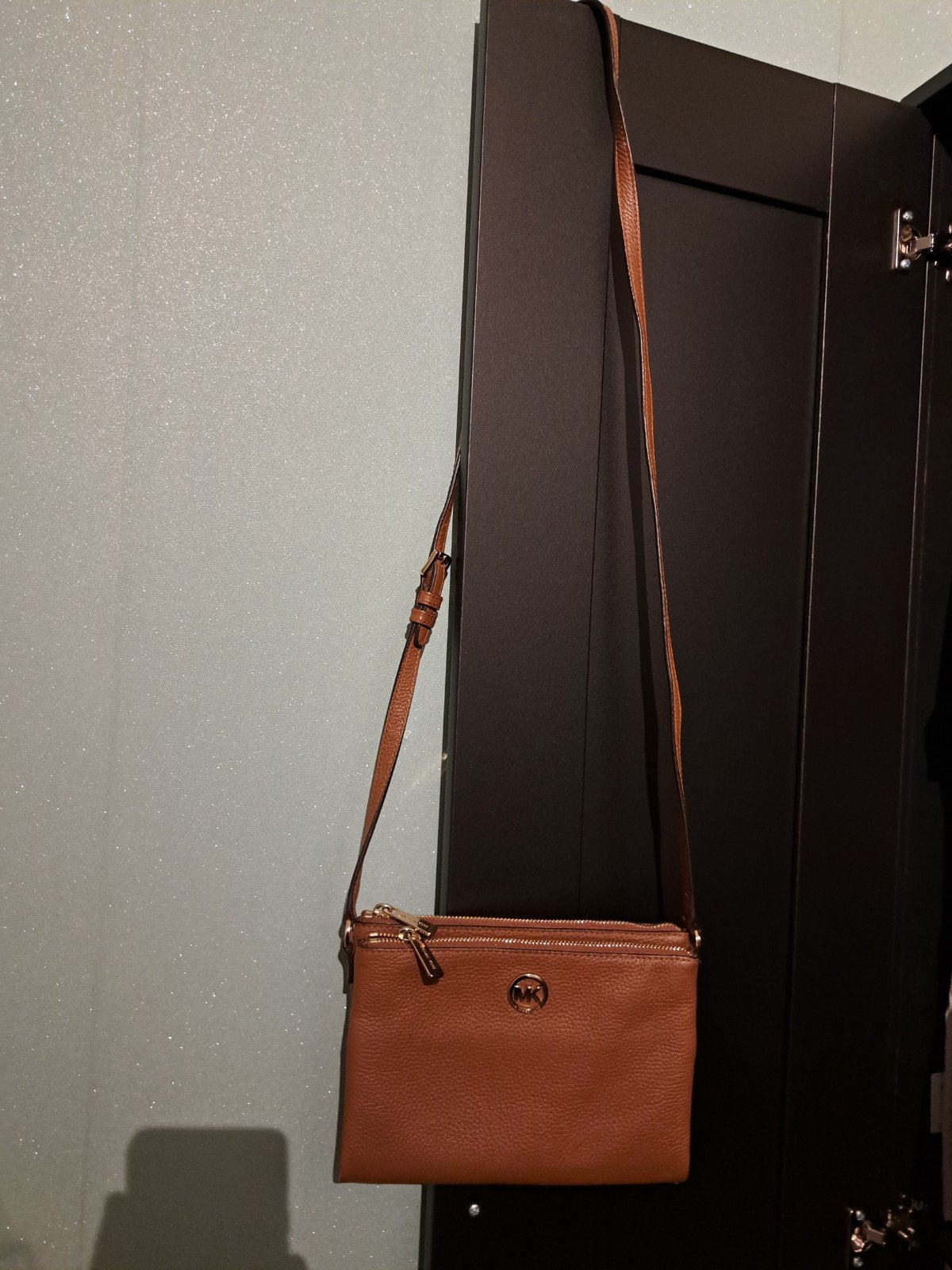 Michael Kors Schoudertasje - Zo goed als nieuw, Sieraden, Tassen en Uiterlijk, Tassen | Damestassen, Ophalen, Zo goed als nieuw