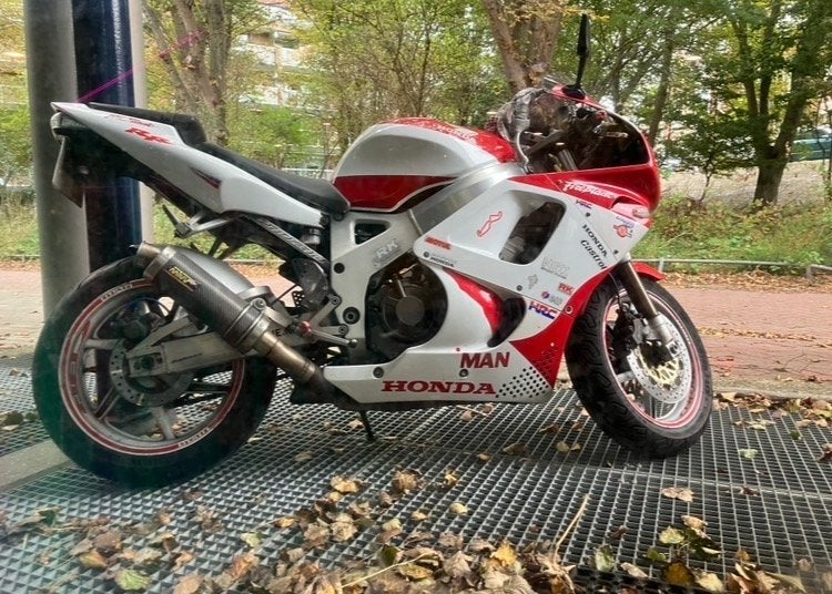 Gezocht uitlaat voor Honda CBR900RR Fireblade SC28, Ophalen, Gebruikt