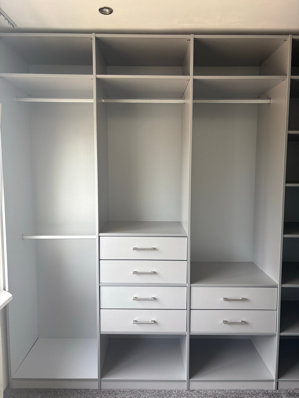 Moderne inloopkast met lades en hangruimte inbouwkast ikea, Huis en Inrichting, Ophalen, 200 cm of meer, Zo goed als nieuw, Met lade(s)