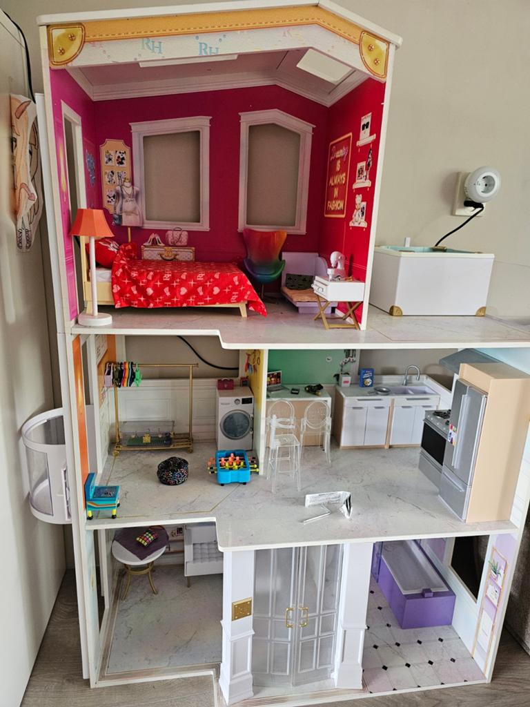 Rainbow High huis met accesoires en poppen!, Ophalen, Gebruikt, Poppenhuis