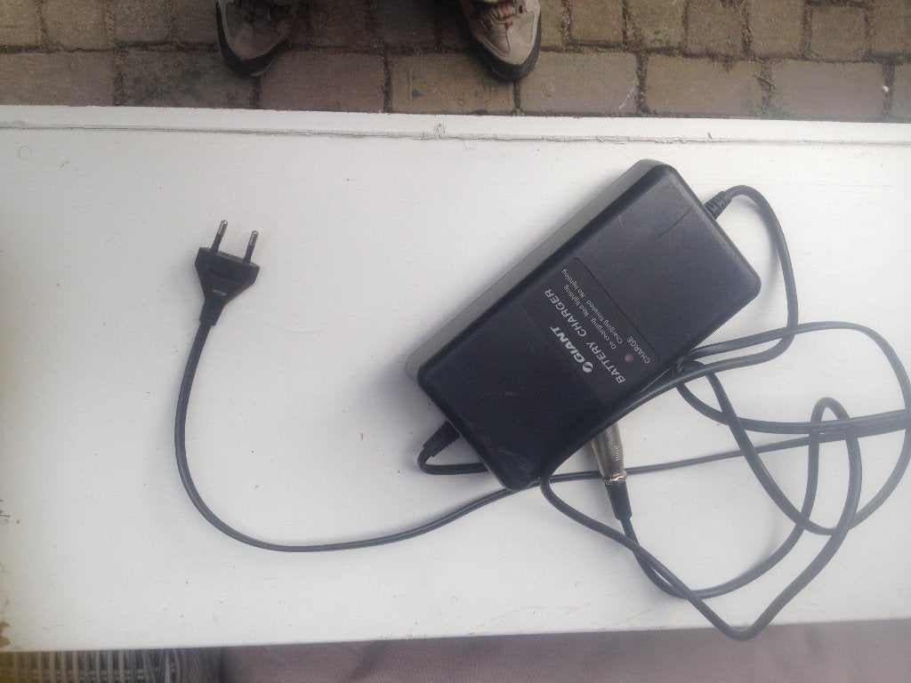 giant battery charger twist, Gebruikt