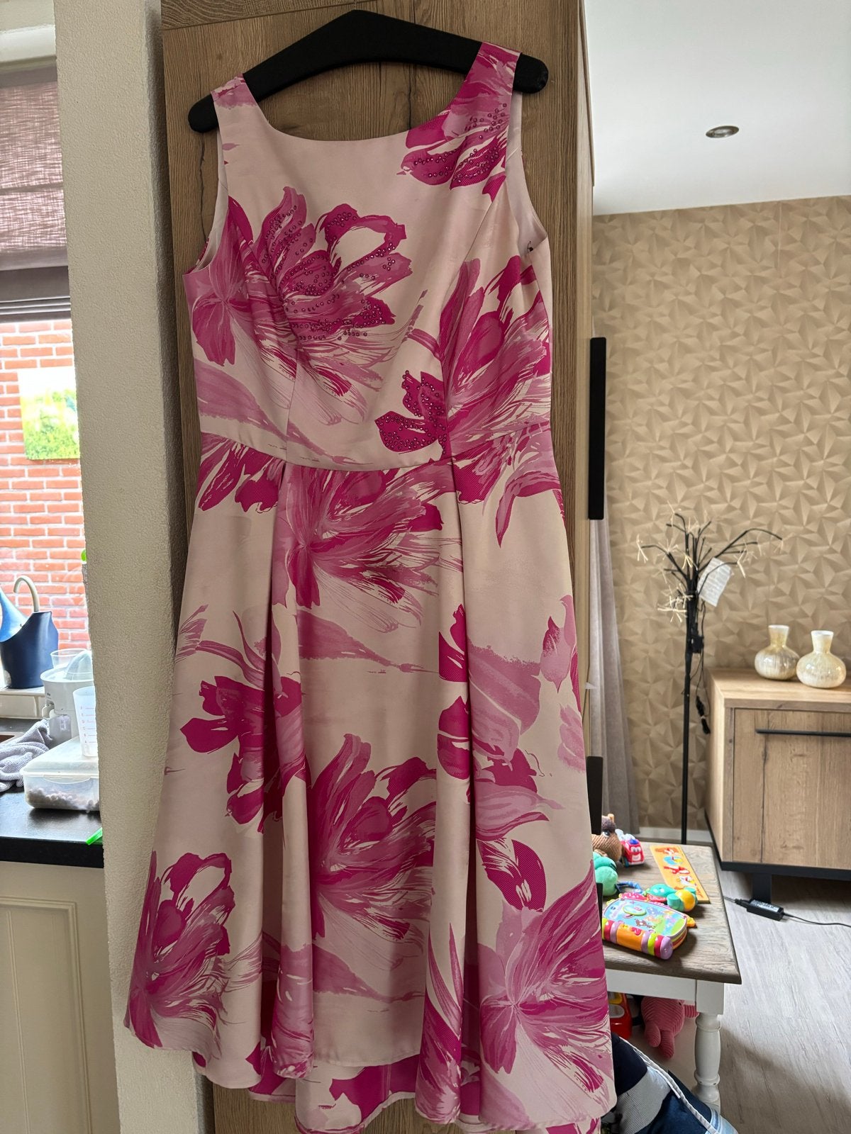 Vera Mont Feestjurk Lang Maat 42 - Roze Bloemenprint, Kleding | Dames, Galajurk, Maat 42/44 (L), Ophalen of Verzenden, Zo goed als nieuw