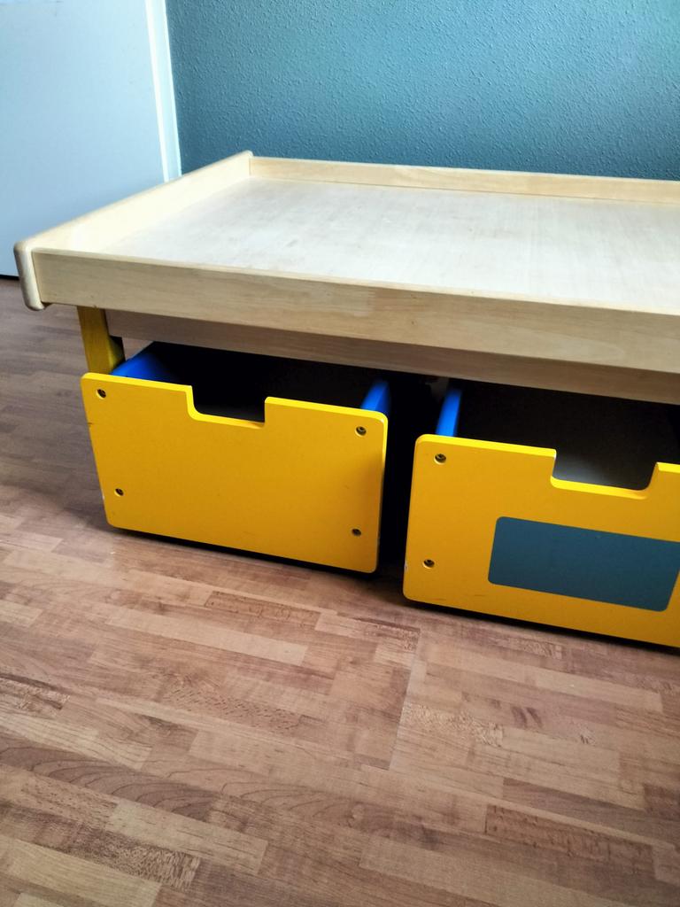 Houten speeltafel voor dreumes/peuter met opberglades, Kinderen en Baby's, Speelgoed | Speeltafels, Gebruikt, Ophalen