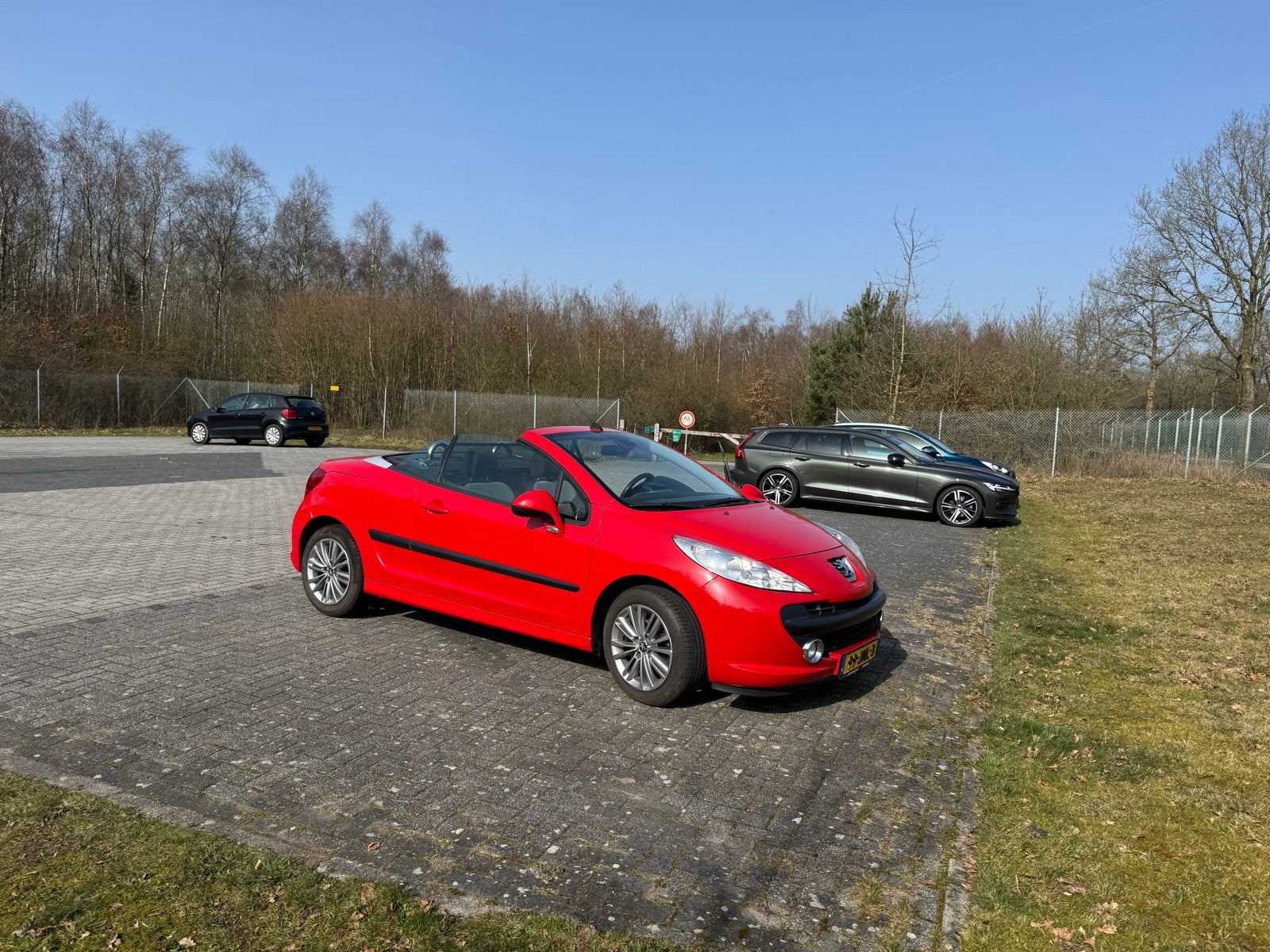 Peugeot 207 1.6 16V CC 88KW 2009 Rood, Auto's, Peugeot, Voorwielaandrijving, 15 km/l, 4 cilinders, Cabriolet