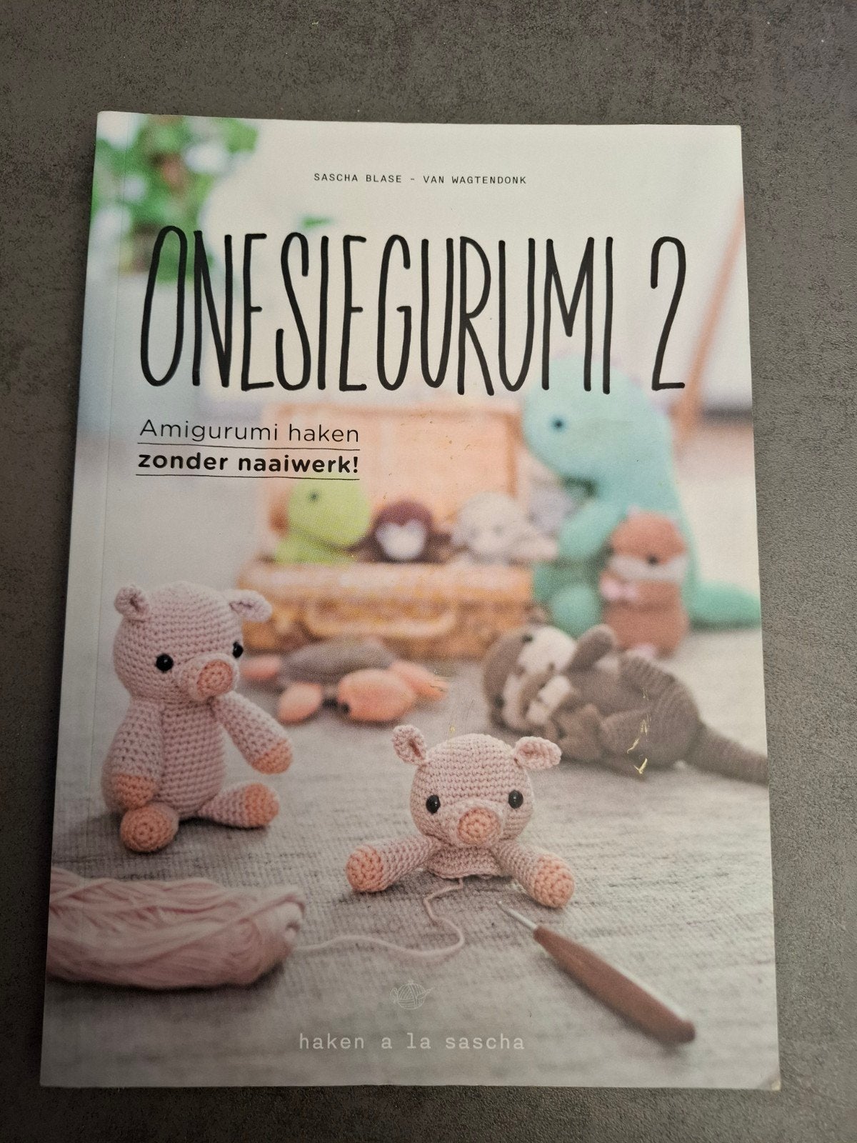 Onesiegurumi 2: Amigurumi haken zonder naaiwerk!, Ophalen of Verzenden, Zo goed als nieuw, Geschikt voor kinderen, Sascha Blase-Van Wagtendonk