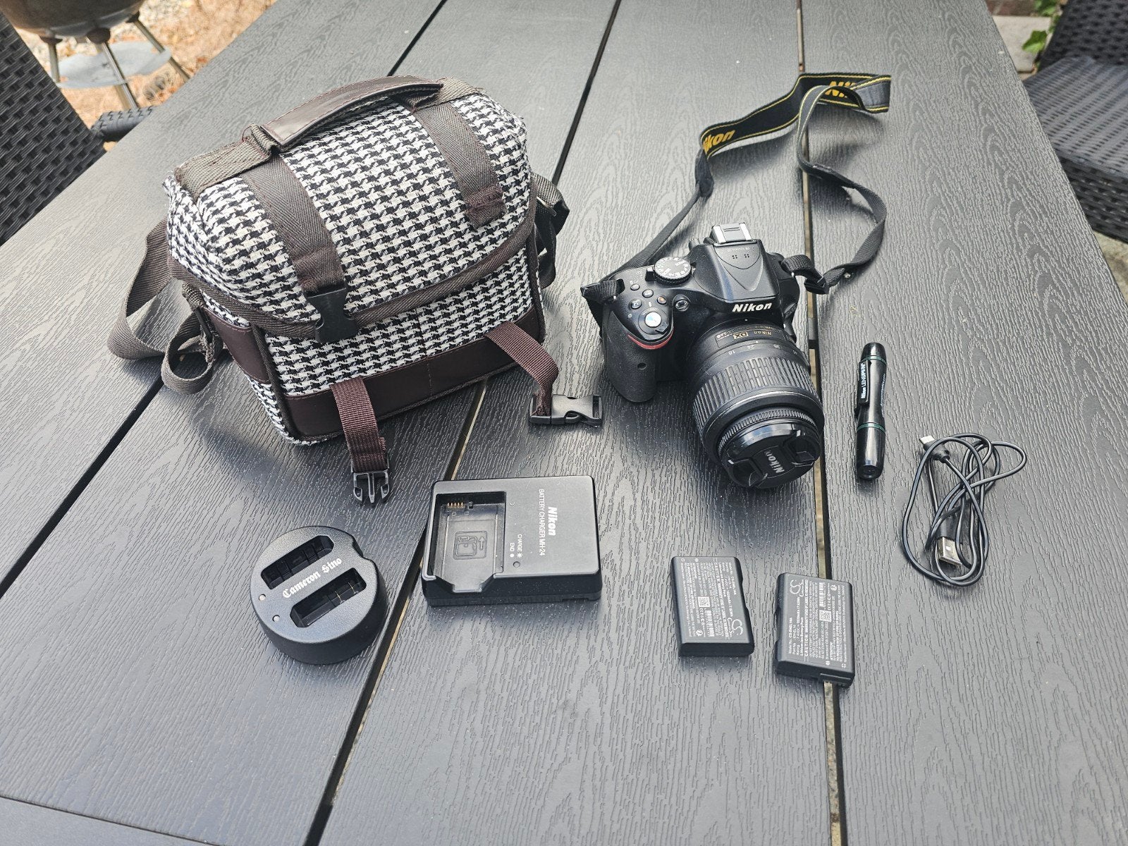 Nikon D5200 spiegelreflexcamera met 3 accu's, Gebruikt, Spiegelreflex, Accu, Ophalen of Verzenden