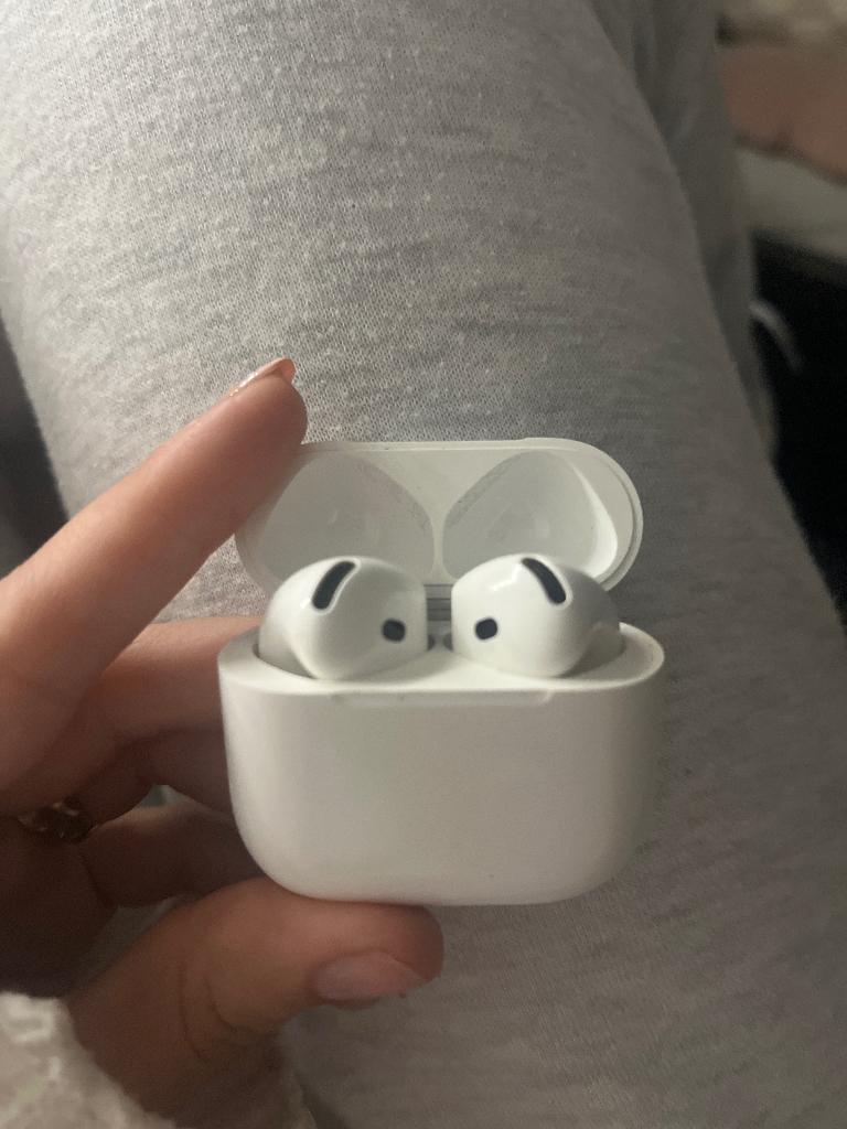 Airpods 4, Telecommunicatie, Mobiele telefoons | Oordopjes, Gebruikt, Bluetooth, Ophalen of Verzenden, Apple