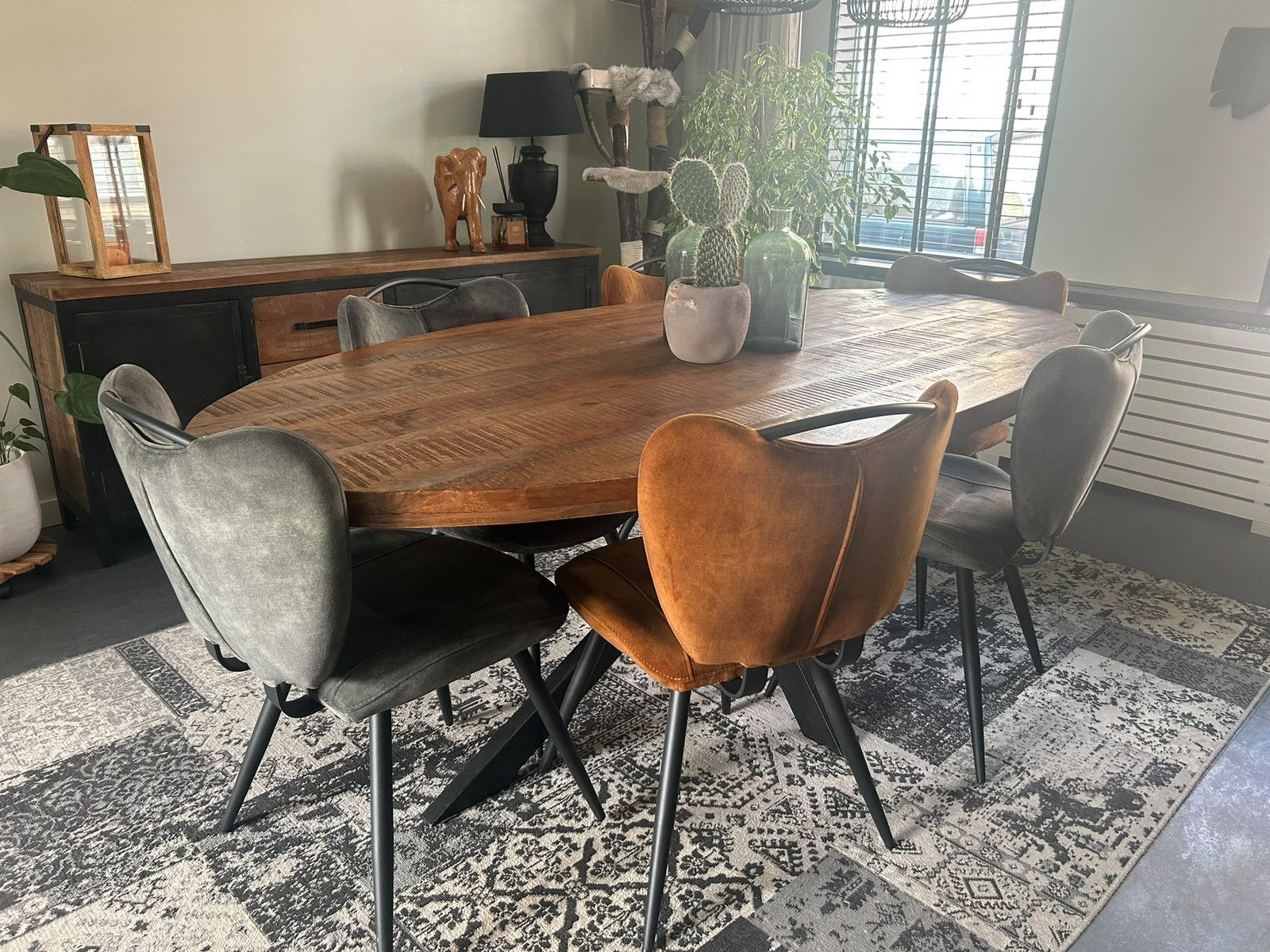 Mango hout eet tafel en 6 stoelen., 200 cm of meer, Zo goed als nieuw, Rechthoekig, 50 tot 100 cm