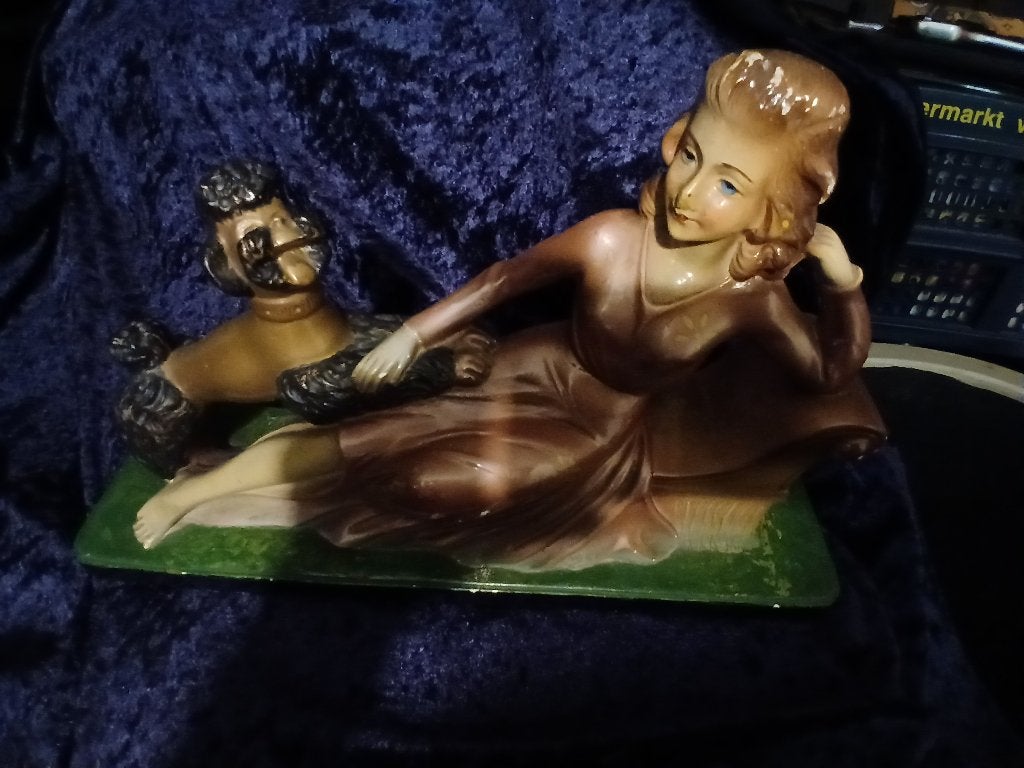 Beeld vrouw met poedel, Ophalen, Gips, Art nouveau, 20 - 50 cm
