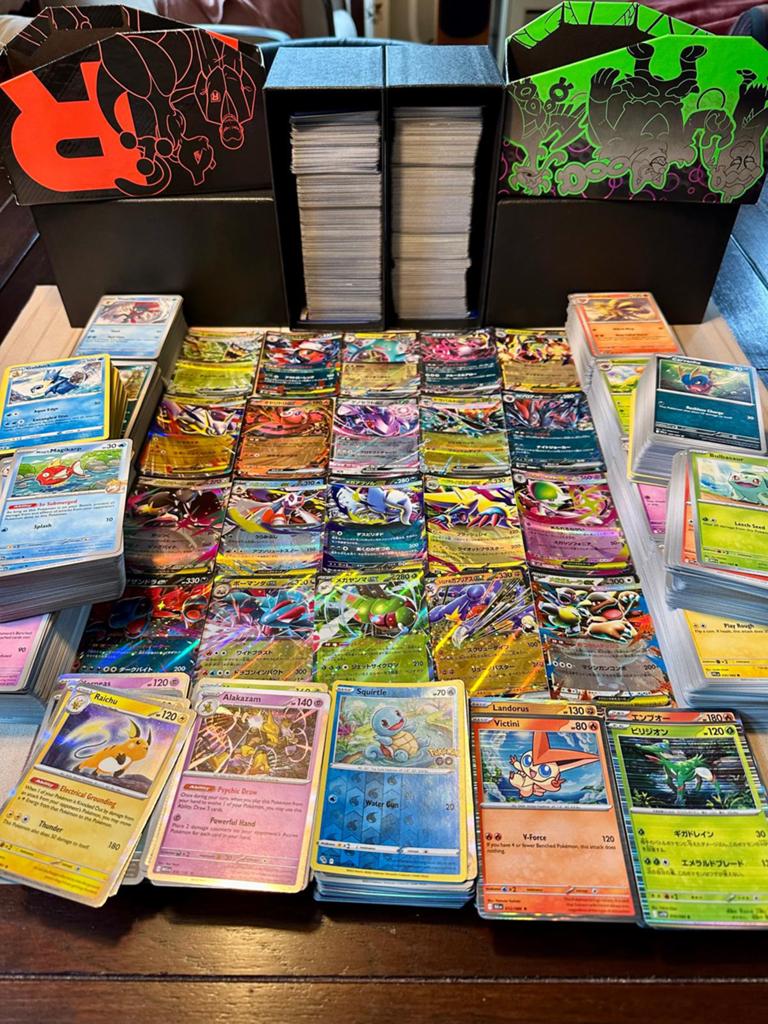 2500 bulk pokemon kaarten incl. (rev) holo’s, Hobby en Vrije tijd, Verzamelkaartspellen | Pokémon, Zo goed als nieuw, Meerdere kaarten