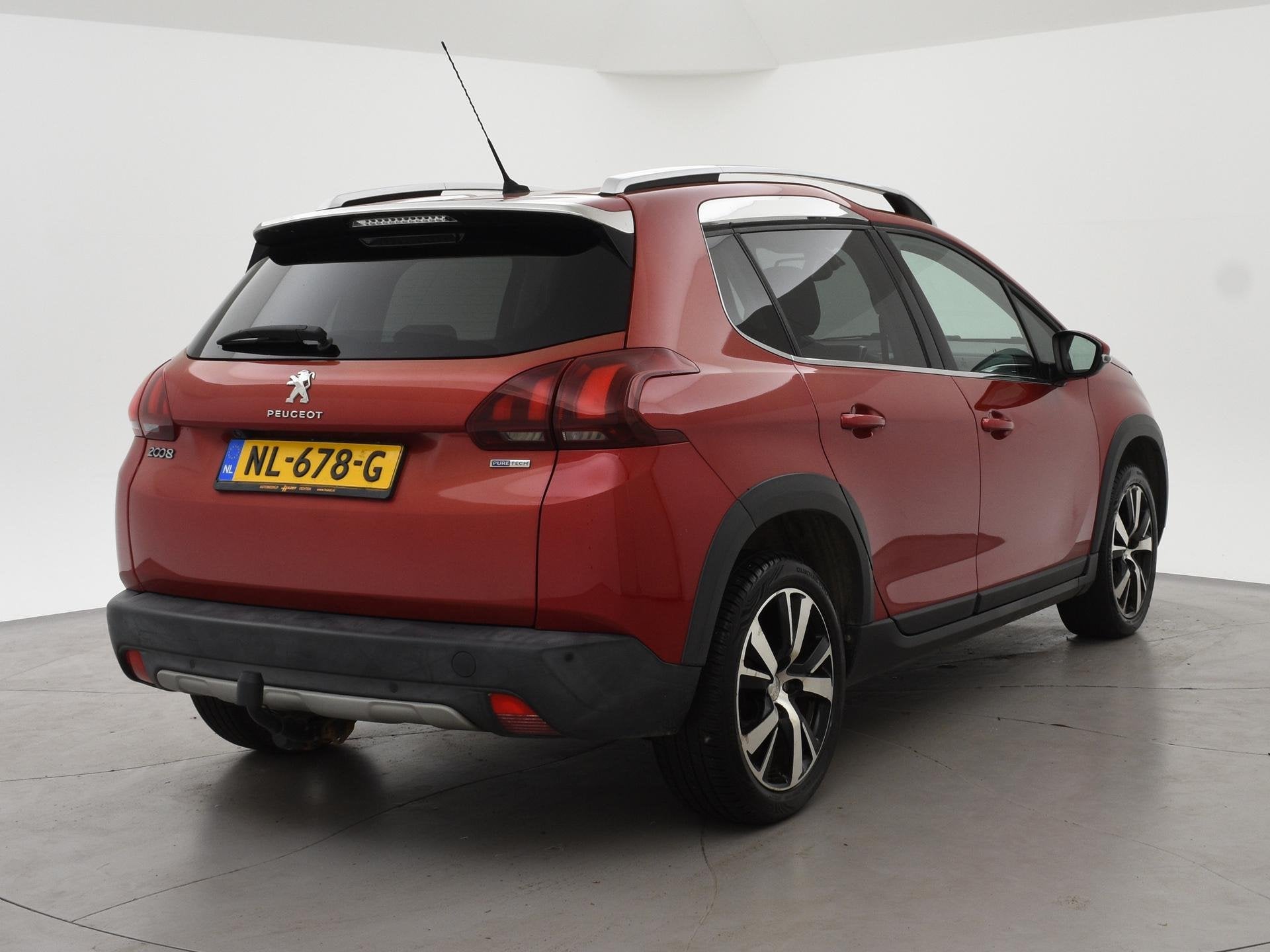 Peugeot 2008 1.2 PT 110 PK ALLURE + TREKHAAK | PANORAMA | CA, Auto's, Voorwielaandrijving, Stof, Euro 6, Parkeersensor