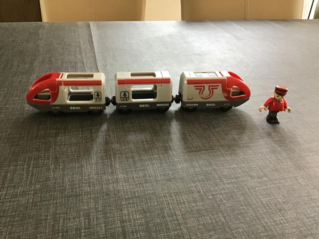 Brio passagierstrein op batterij, Ophalen, Zo goed als nieuw