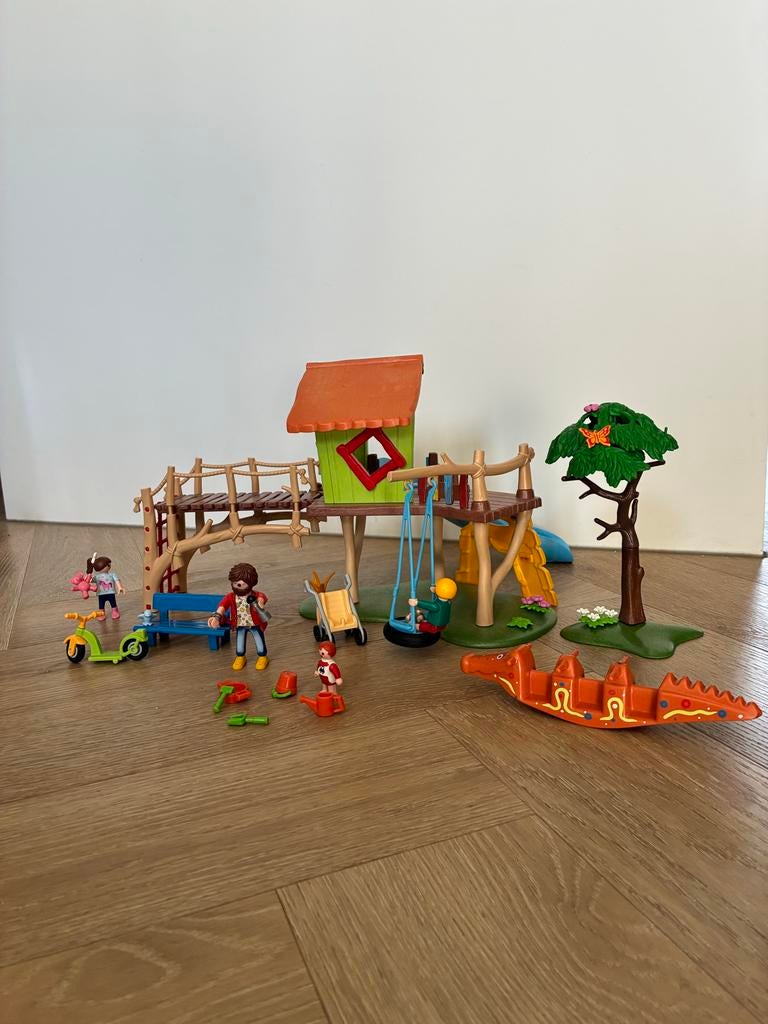 Playmobil City Life Boomhut met glijbaan, schommel, klimrek, Kinderen en Baby's, Speelgoed | Playmobil, Ophalen of Verzenden, Gebruikt