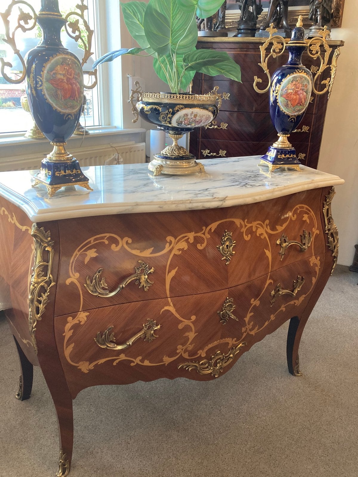 Antieke marqueterie gebogen commode met marmer blad, Antiek en Kunst, Ophalen
