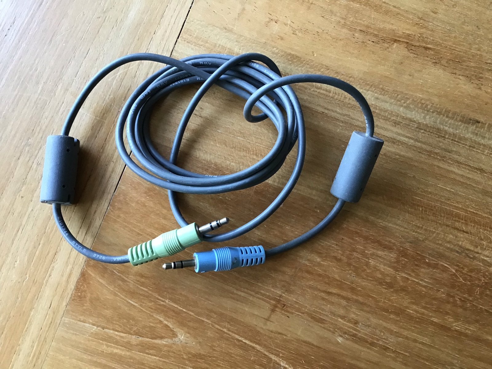 Audio kabel met 3.5mm jack pluggen en ferrietkernen, Ophalen, Gebruikt, 2 tot 5 meter, Overige kabels