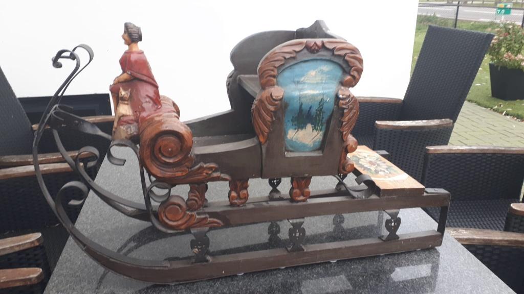 antieke arreslee slee carrouselpaard kermispaard houtenpaard, Ophalen
