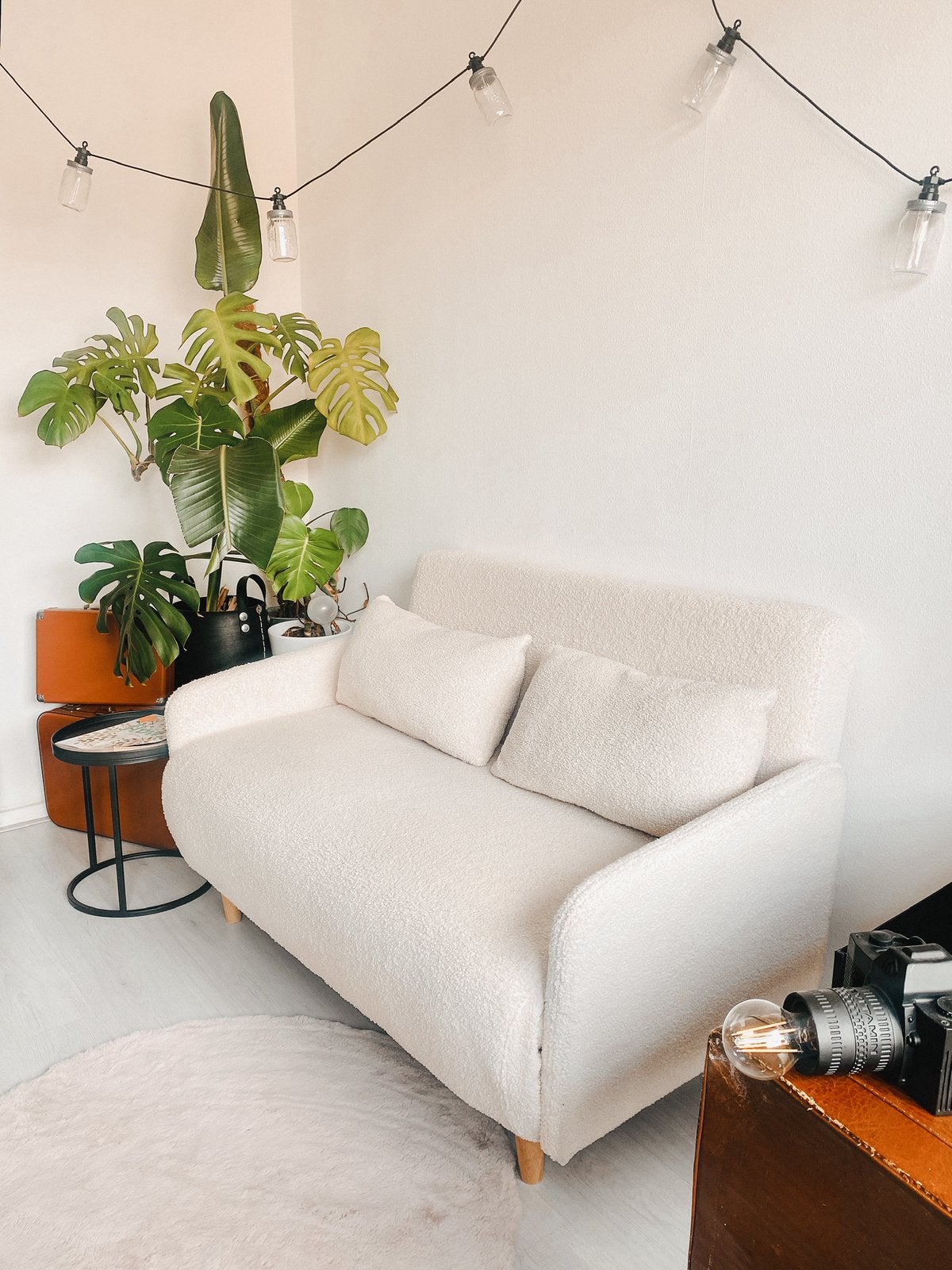 Kleine slaapbank beige / crèmekleurig, Huis en Inrichting, Banken | Sofa's en Chaises Longues, Ophalen, Tweepersoons, Zo goed als nieuw