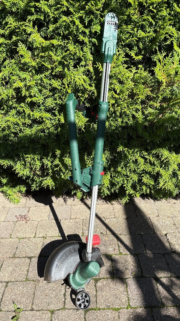 BOSCH UniversalGrassCut 18V Accu Grastrimmer, Tuin en Terras, Ophalen, Bosch (grastrimmer), Gebruikt, Accu