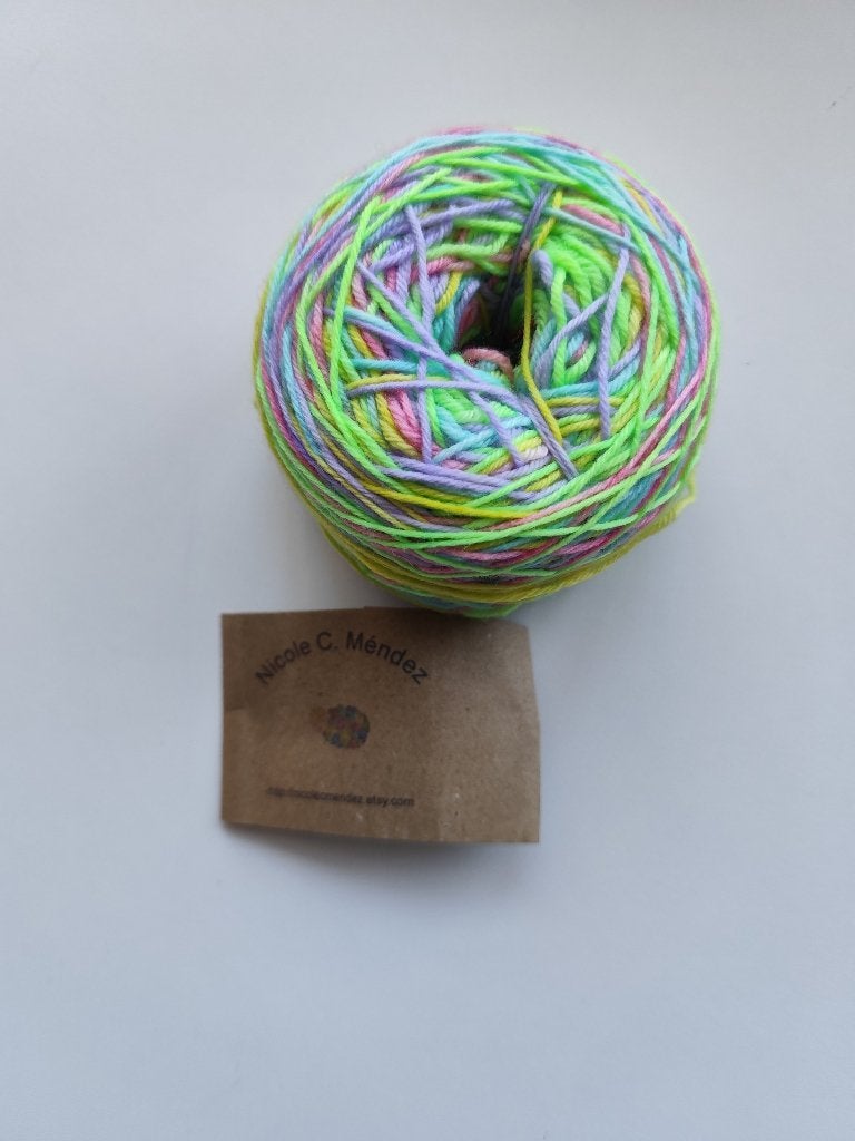 T.k. zelfstrepend handgeverfd merino sokkengaren Cheerful, Ophalen of Verzenden, Nieuw, Breien of Haken, Wol of Garen