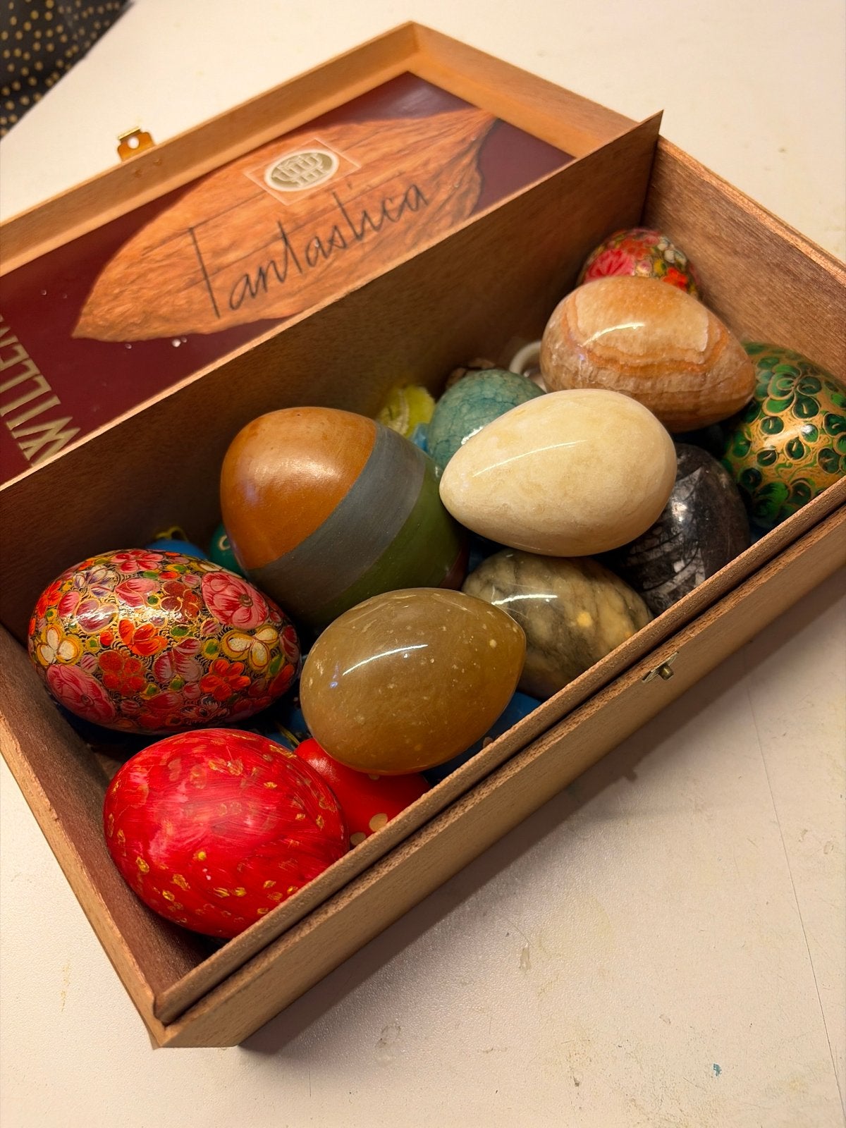 Decoratieve Eieren van Steen en Hout in Geschenkdoos, Ophalen of Verzenden, Zo goed als nieuw