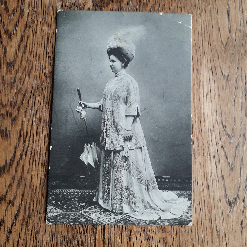 Koningin Wilhelmina met parasol / paraplu 1908 ORANJE, Verzamelen, Ophalen of Verzenden, Voor 1920, Gelopen, Sterren en Beroemdheden