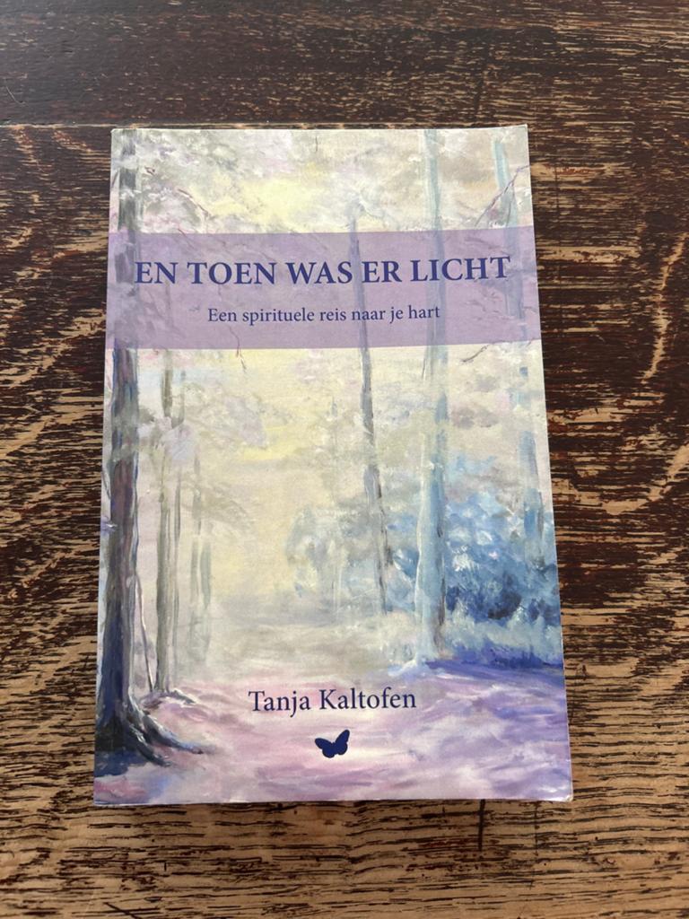 En Toen Was Er Licht - Spirituele Reis naar je Hart, Ophalen of Verzenden, Zo goed als nieuw, Spiritualiteit algemeen, Verhaal of Roman