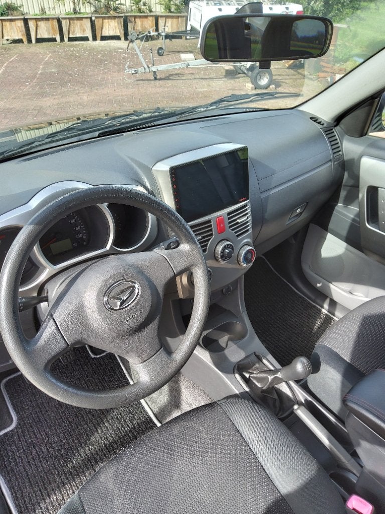 Daihatsu 2008 Zwart, 13 km/l, 1350 kg, Stof, Zwart