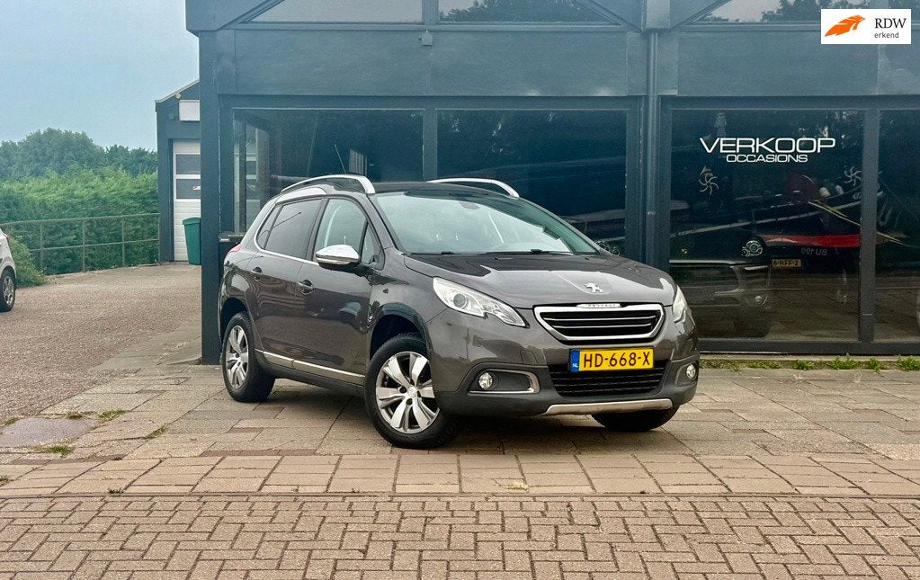 Peugeot 2008 1.2 PureTech Allure CarPlay Glazen Dak, Auto's, Euro 6, 1270 kg, 49 €/maand, Origineel Nederlands
