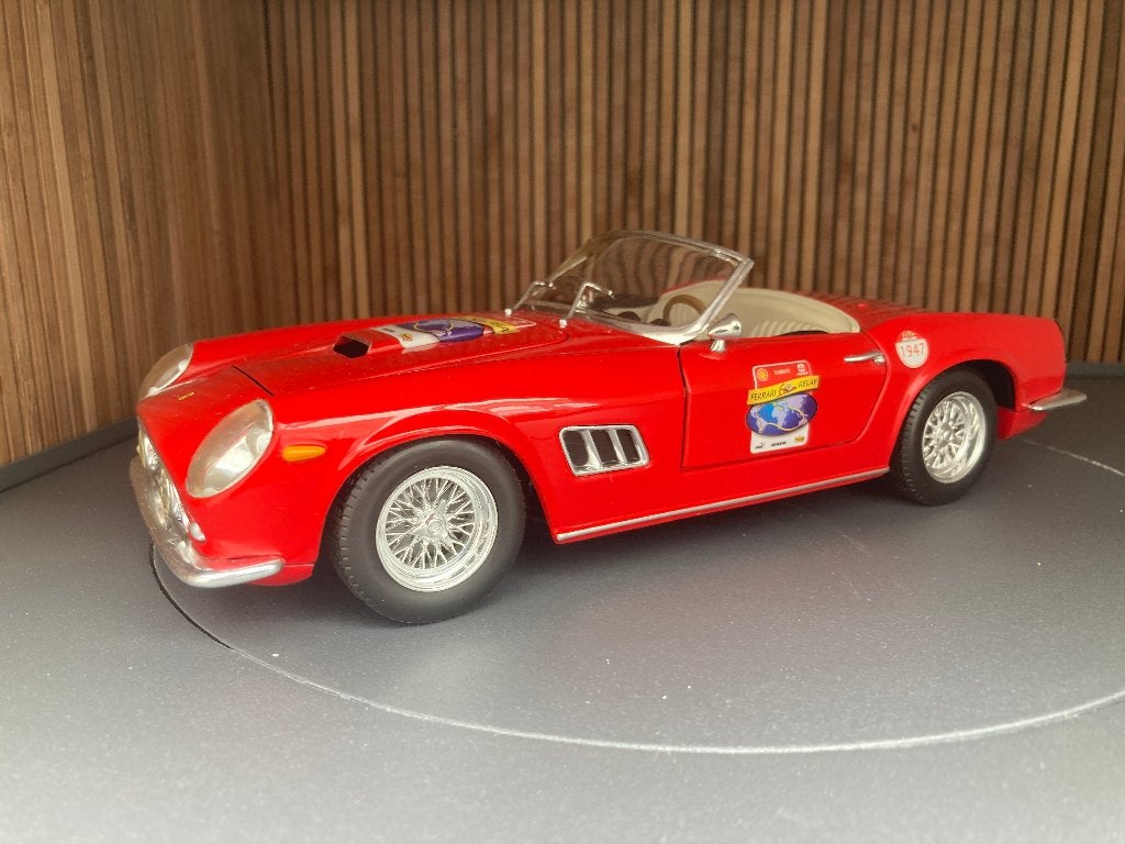 Ferrari 250 GT California Spider 1:18 Hot Wheels Rood MJ, Hobby en Vrije tijd, Modelauto's | 1:18, Ophalen of Verzenden, Zo goed als nieuw