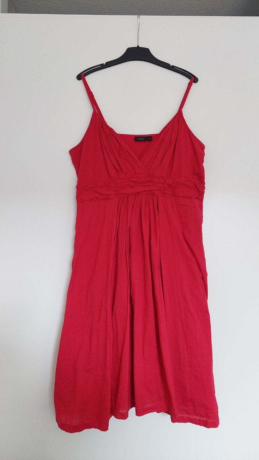 Rode jurk Lindex spaghettibandjes bruiloft feest zomer mt 44, Kleding | Dames, Maat 42/44 (L), Lindex, Ophalen of Verzenden, Zo goed als nieuw