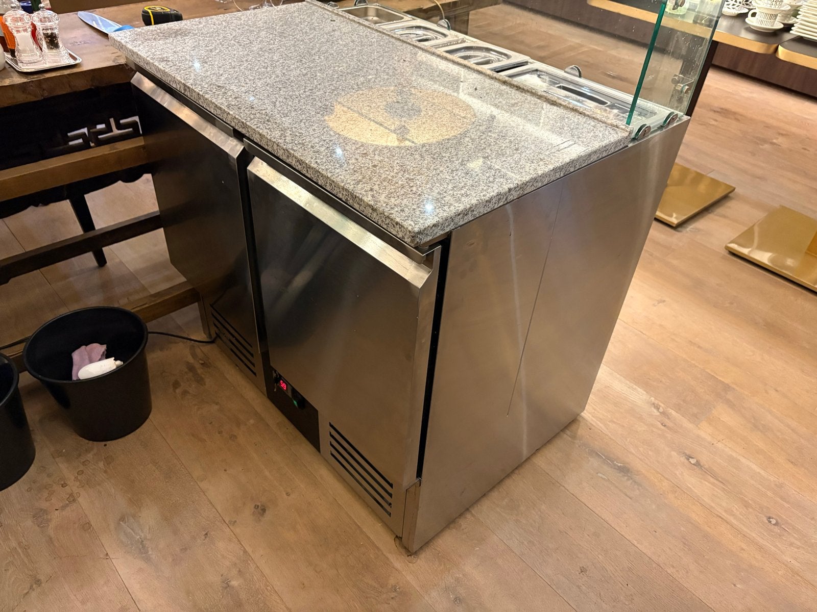 RVS Koelwerkbank met granieten blad en saladière, Ophalen, Gebruikt, Koelen en Vriezen