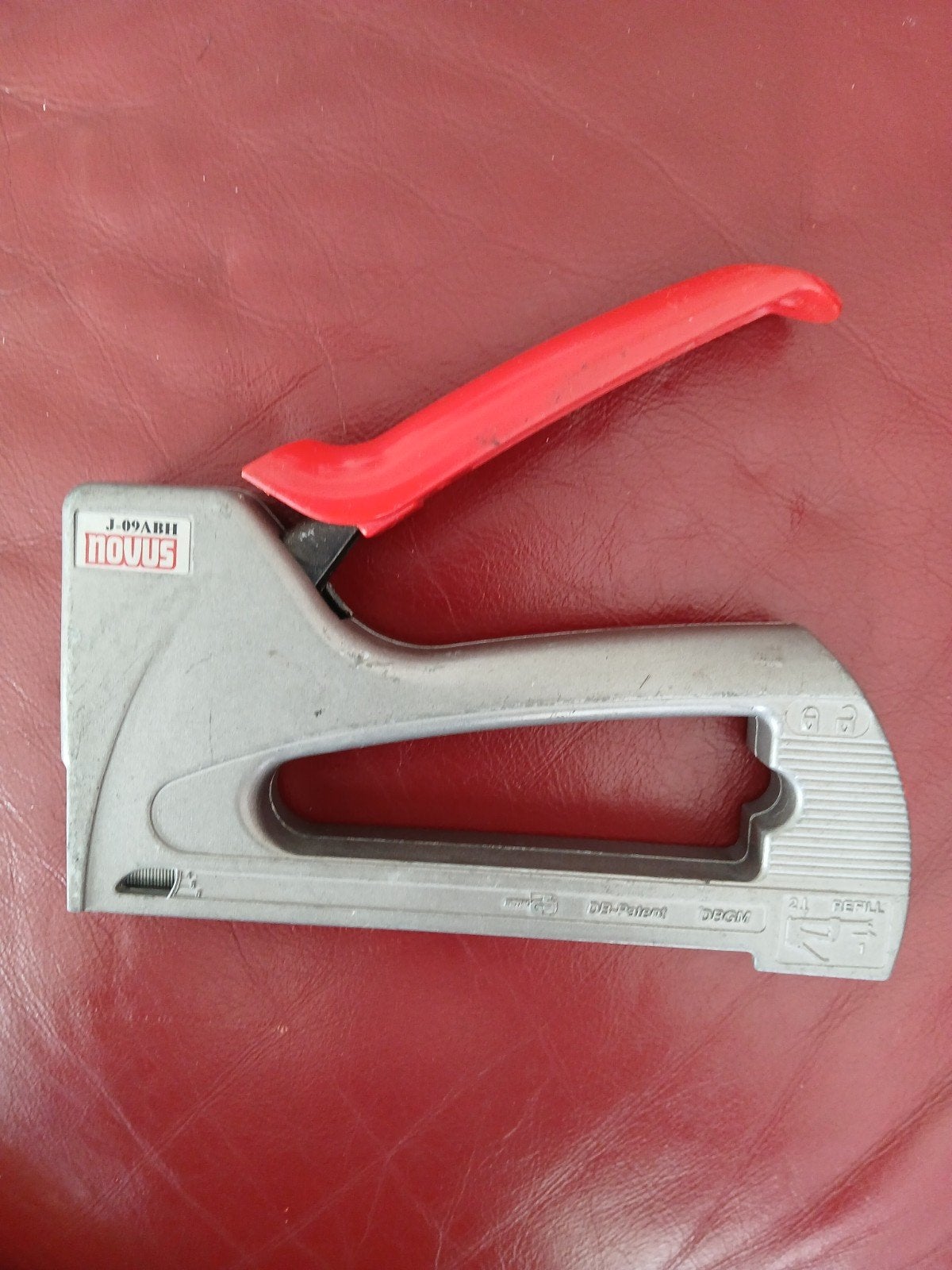 Novus J-09ABH Tacker - Handige Nietmachine voor Thuis & Werk, Doe-het-zelf en Verbouw, Ophalen of Verzenden, Gebruikt, Tacker/nietmachine