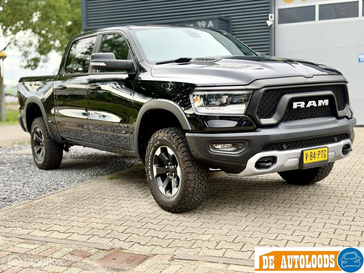 RAM 1500 Rebel 5.7 V8 HEMI | Pano | Luchtvering | 03-2020, Auto's, Automaat, 5654 cc, Leder en Stof, Zwart