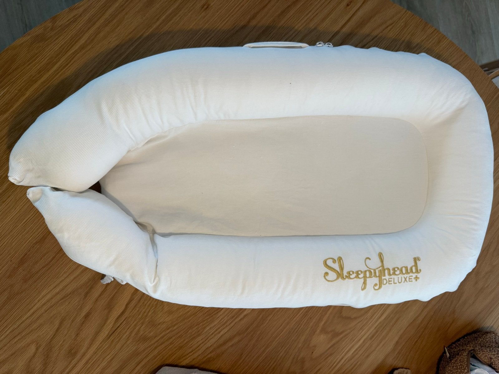 Sleepyhead Deluxe+ babynestje creme kleur., Ophalen, Gebruikt