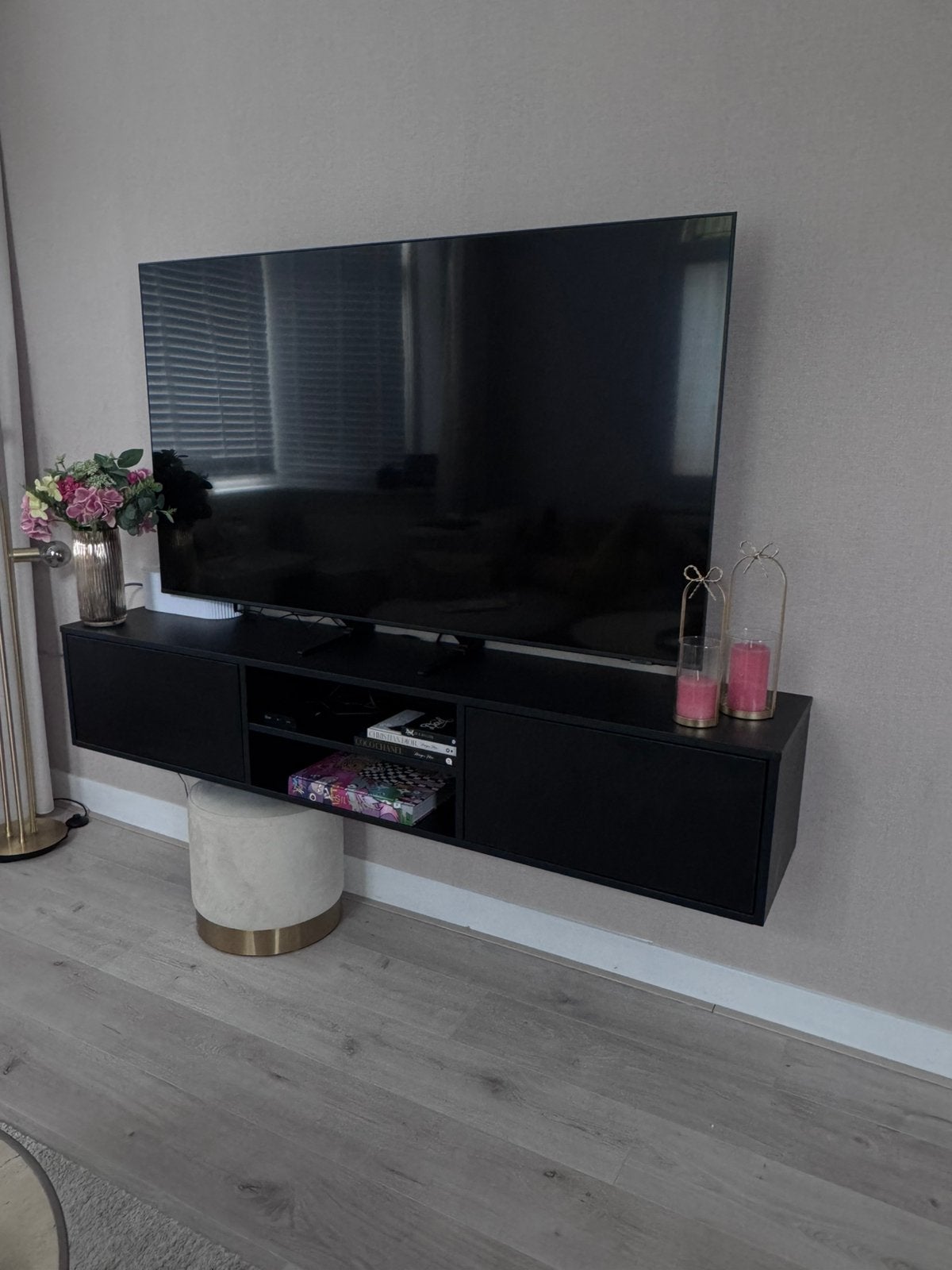 Zwart tv meubel 180cm breed, Huis en Inrichting, Kasten | Televisiemeubels, Ophalen, 150 tot 200 cm, Zo goed als nieuw, Minder dan 100 cm