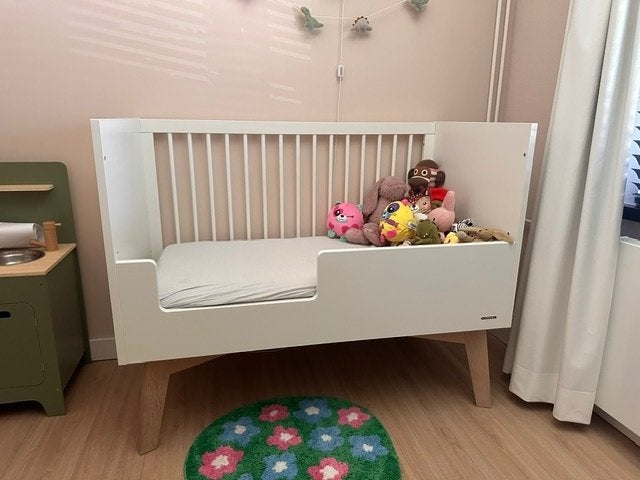 Kidsmill Sixties Eiken Ledikantje wit met matras, Ophalen, Zo goed als nieuw, Ledikant
