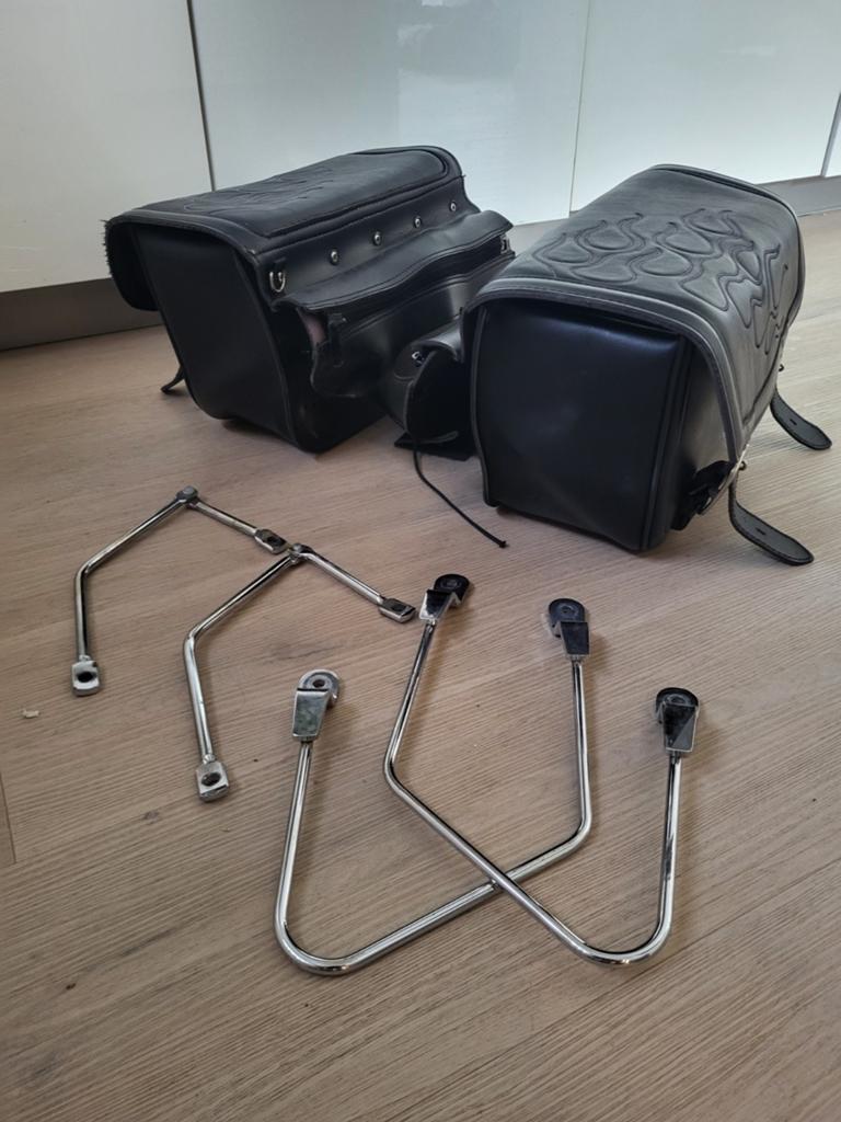 Leren Zadeltassen voor Suzuki Intruder VL800 (met beugels), Motoren, Accessoires | Koffers en Tassen, Ophalen of Verzenden
