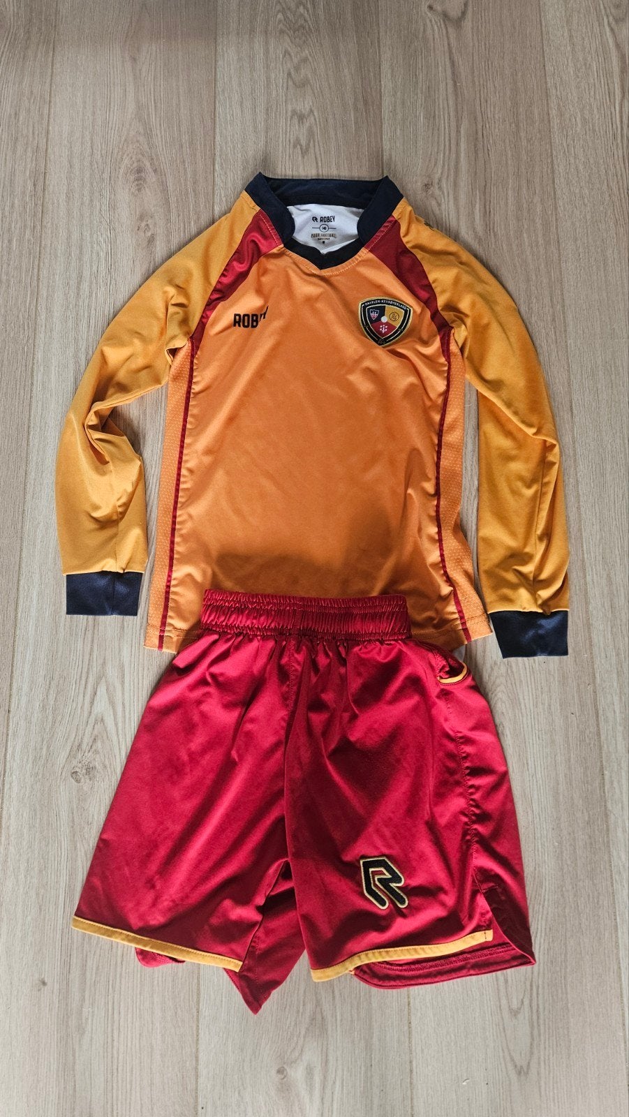 Voetbal tenue Haarlem Kennemerland maat 140, Sport en Fitness, Voetbal, Ophalen of Verzenden, Zo goed als nieuw