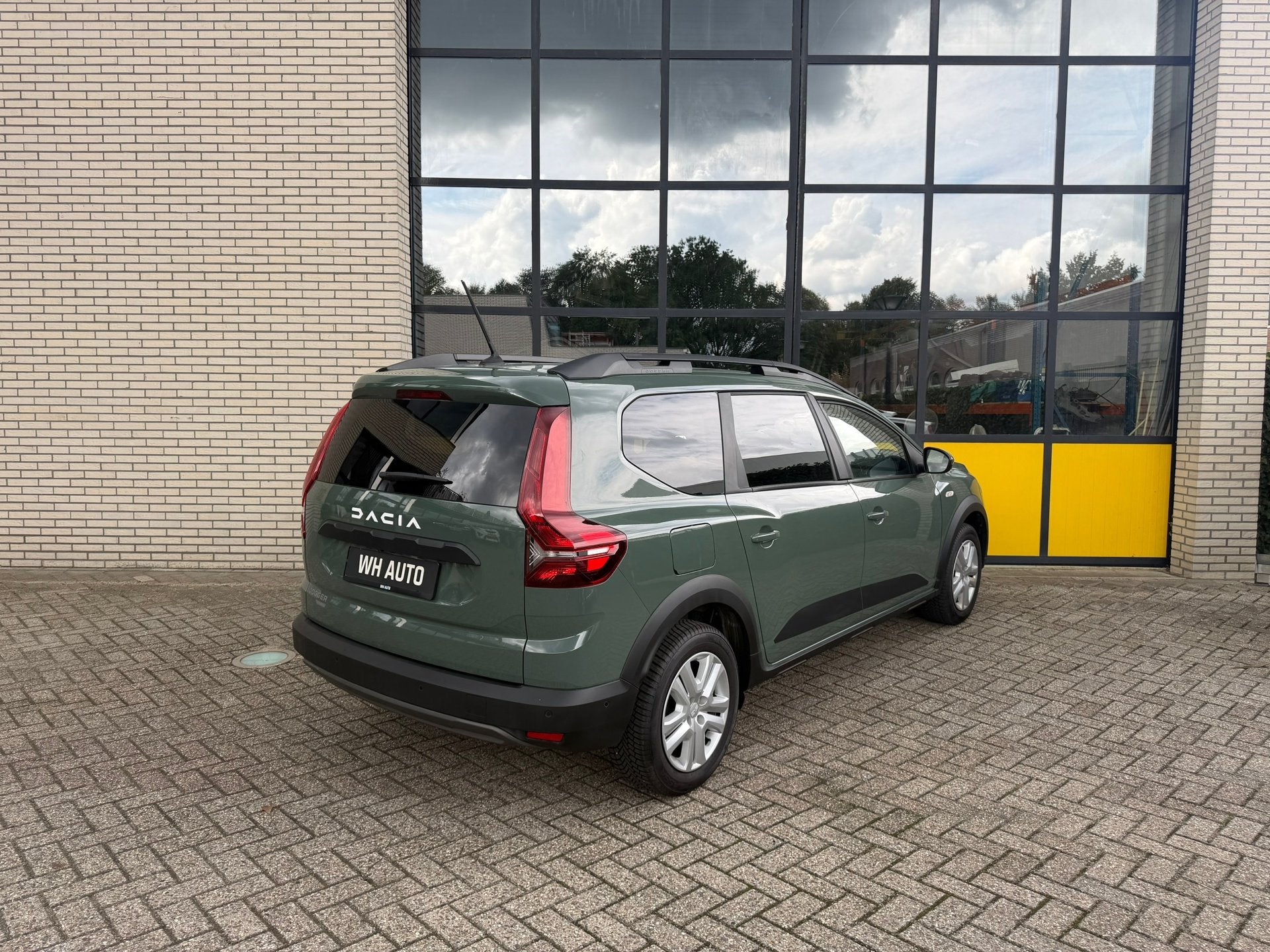 Dacia Jogger 1.6 Hybrid 140 Expression 5p., Auto's, Dacia, 1357 kg, Gebruikt, 4 cilinders, Origineel Nederlands