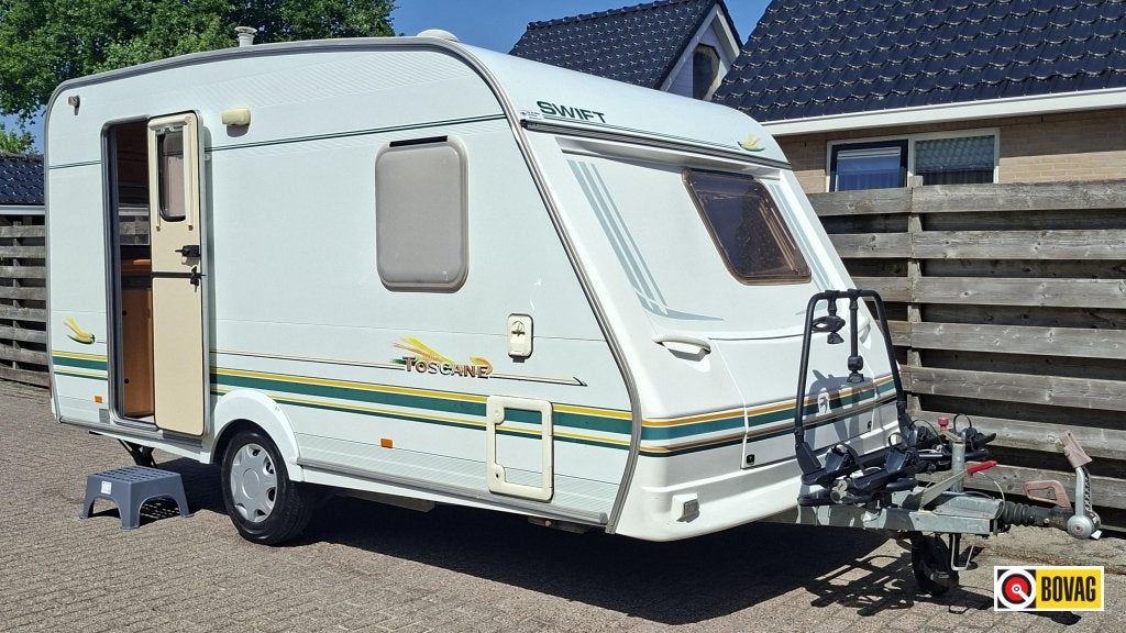 Swift Toscane 410 incl. voortent., Caravans en Kamperen, Caravans, Bedrijf, tot en met 2, 750 - 1000 kg, Treinzit, Swift, Frans bed