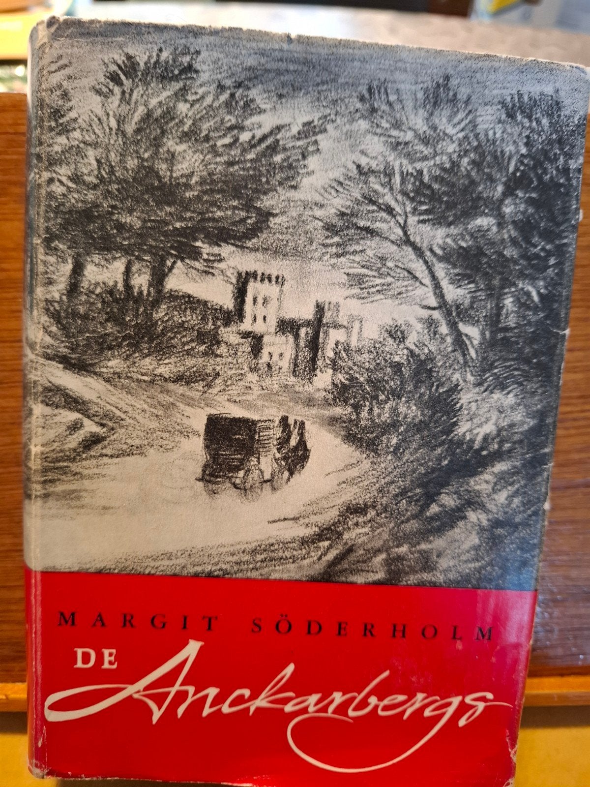 De Anckarbergs - Margit Söderholm (Zweedse familieroman), Ophalen of Verzenden, Gelezen, Margit Söderholm, Europa overig